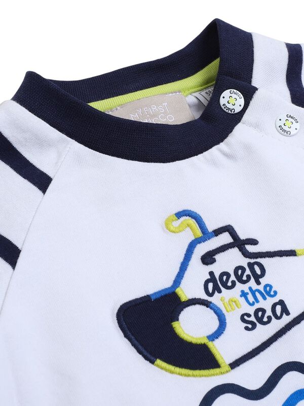 Boys White & Blue Printed T-Shirt with Short Pants image number 4